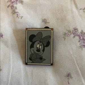 Minnie Mouse Portrait Disney Pin
